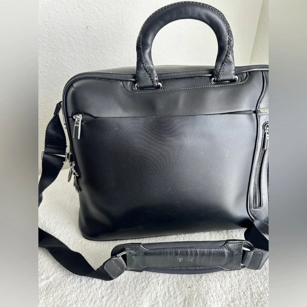 TUMI‎ Black Arrive Narita Slim Brief T-Pass Shoulder Business Bag Laptop Case